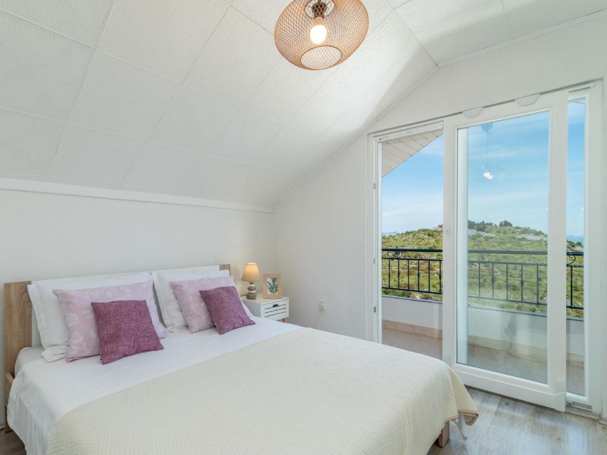 Scenic Sea View,Three Bedroom Villa With Pool Trogir Extérieur photo